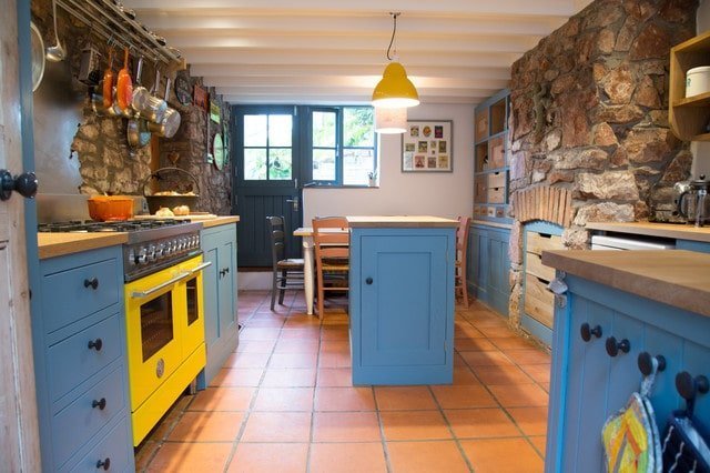 https://www.creekstonedesigns.com/hs-fs/hubfs/Imported_Blog_Media/blue-and-yellow-cabinets.jpg?width=640&name=blue-and-yellow-cabinets.jpg