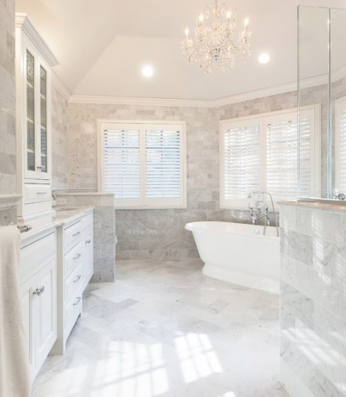 12 Must-Have Features for Every Modern Master Bathroom